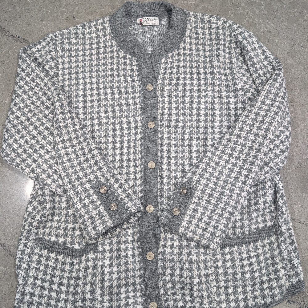 Vintage Women's Gray Houndstooth Sweater
